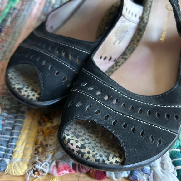 Jambu Black Sandals with Perforated Design and Arch Support - Picture 14 of 15